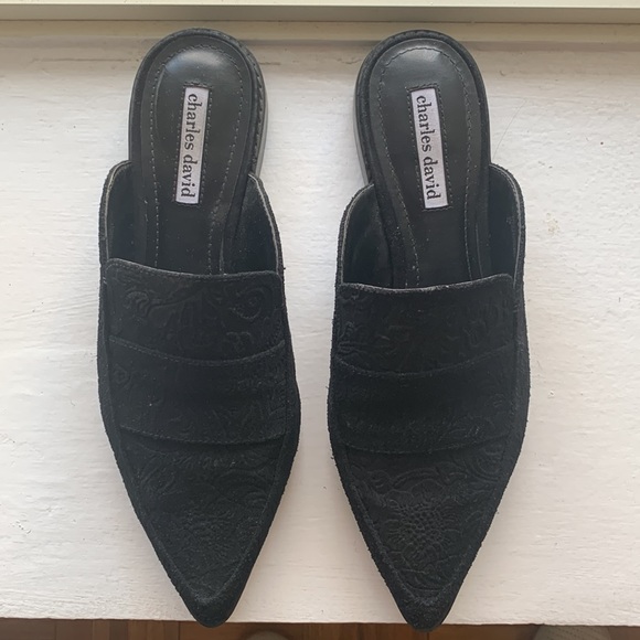 Charles David Porter Slip Ons Embossed Suede - Picture 2 of 4